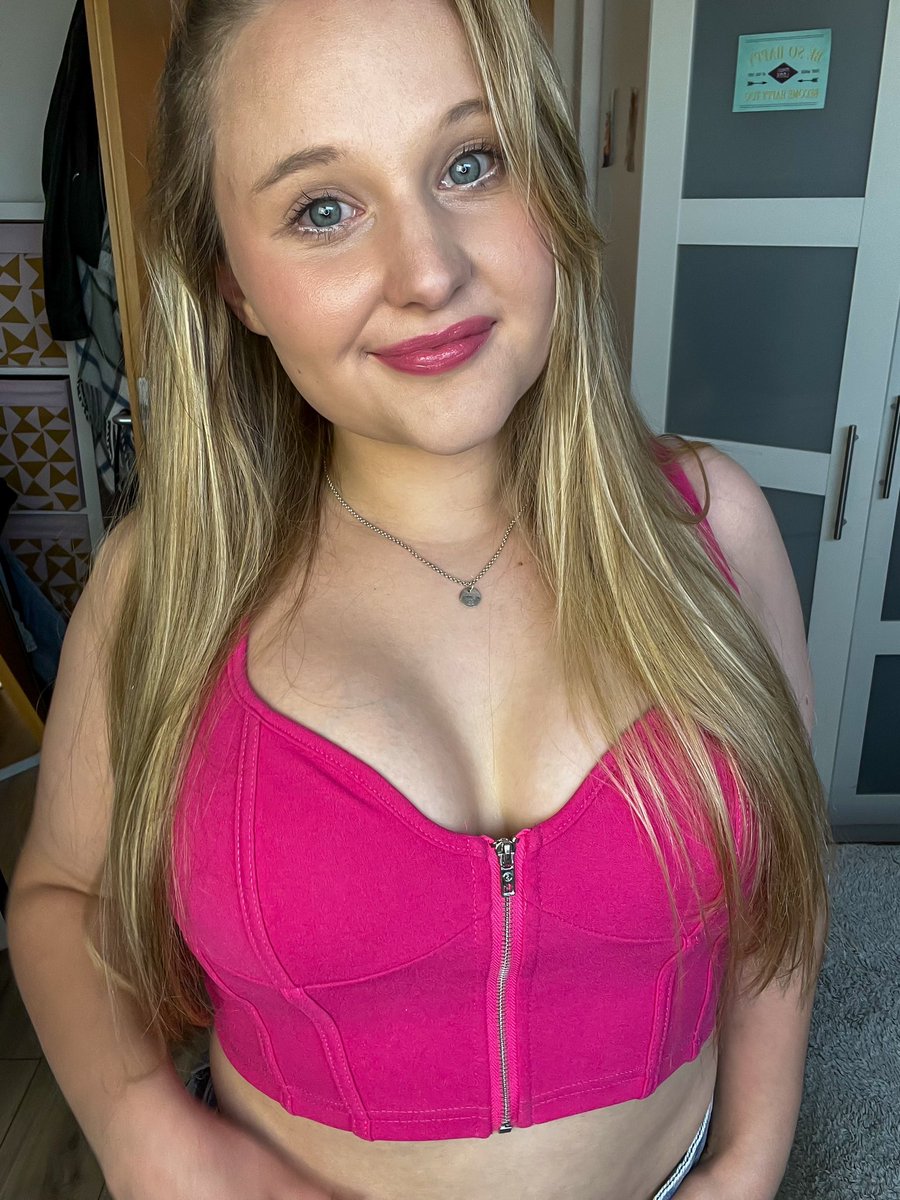 Ich und meine 🐱 suchen noch einen Mann, am besten einen mit Bäuchlein und kuschelbereit😚