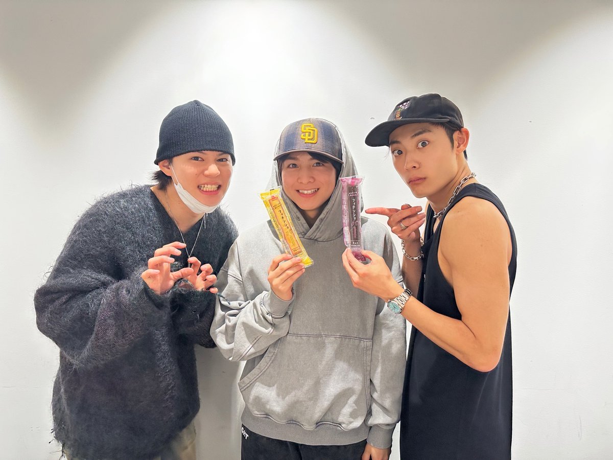 fmosaka851's tweet photo. 【超特急のRADIO EXPRESS】
🚇11/1(金)19:00 #FM大阪 からOA🐶

今週のDJは #カイ #アロハ #ハル 💙🩵🧡

😈「アロハくんは勉強の思い出無いということで」
👼🏻「恥ずかしくないッ！素晴らしかったよッ！」

アロハを取り巻く天使と悪魔🥹

🫧https://t.co/V2NV48SgL1

#ちょうらじ #超特急 #MARUSHIGE https://t.co/NiNzDoZSCx