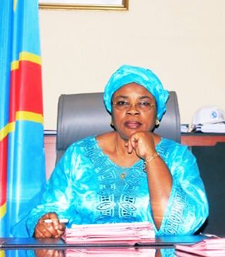 Ce sont les filous politiciens qui croient aux propagandes honteuses et nauséabondes pour se faire populaire sur le dos de l’Hon <a href="/elysee_munembwe/">Elysée Munembwe T.</a>. Son leadership et sa conviction politique déstabilise ses détracteurs et politiciens en quête de devenir.<a href="/radiookapi/">Radio Okapi</a> <a href="/Com_mediasRDC/">Ministère de la Communication et Médias/RDC</a>