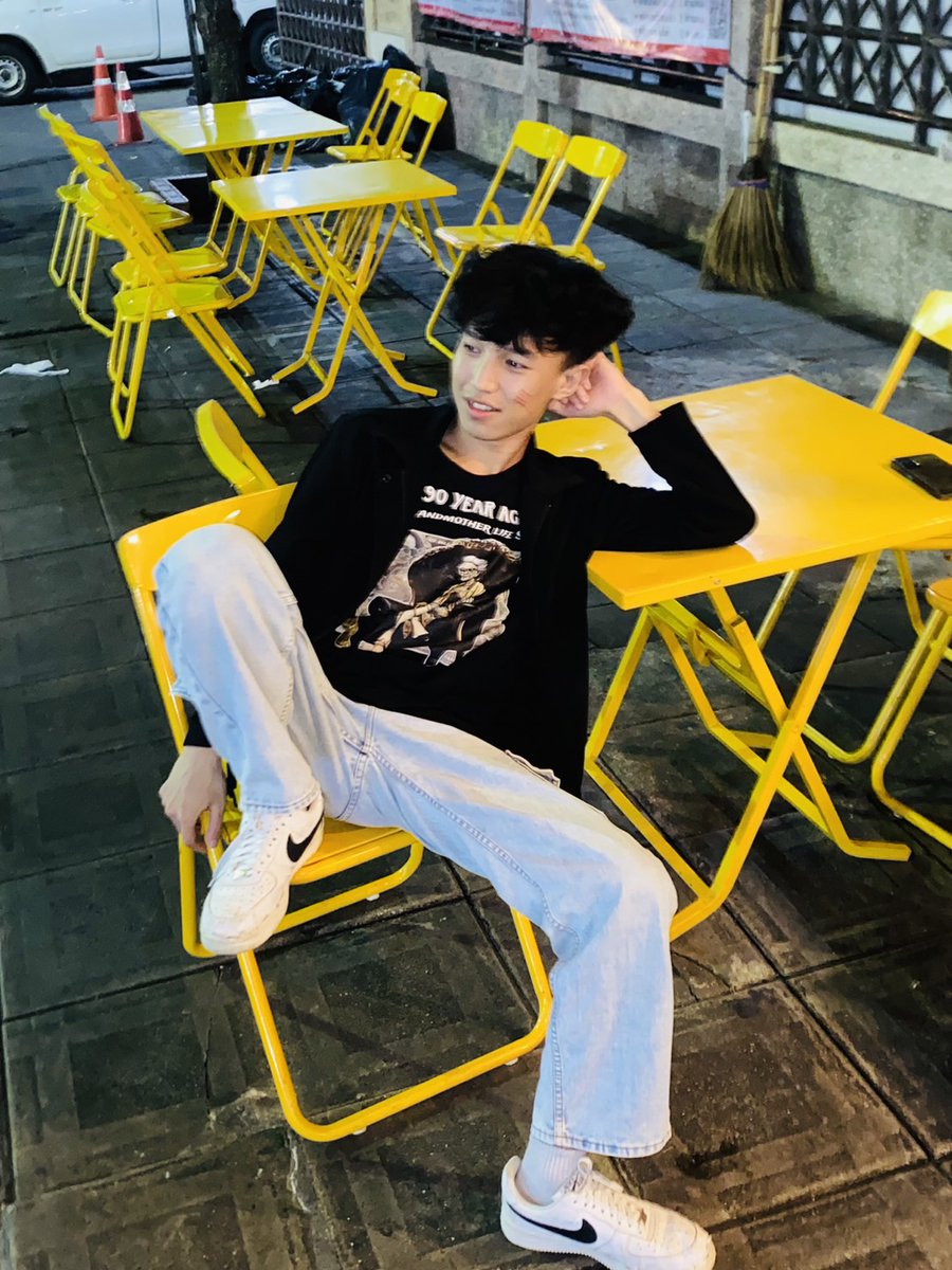 do_dwin19's tweet photo. Can I ghost u 👻 https://t.co/qEfpSoAkPc