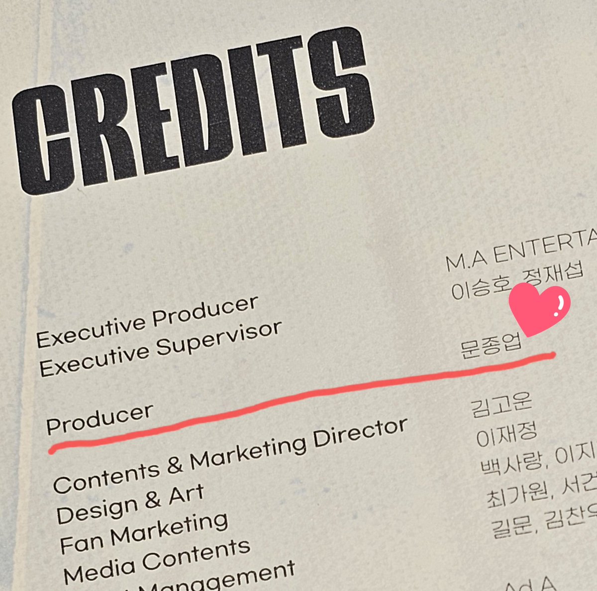 younee722's tweet photo. @jongup_official #문종업 [ The 3rd Mini Album]
#PETER 앨범보기중...
<Producer   문종업>
내가수 넘 멋있자나!! 😭🫠🫠🫠
#Room
#Feel_Me
#Love_Bomber 
#TWISTYA 
#Muazigyoung 
#Different_Nihgt 
#Peter_Fan 
#MoonJongUp
@jongup_official https://t.co/awQRtX2dfs