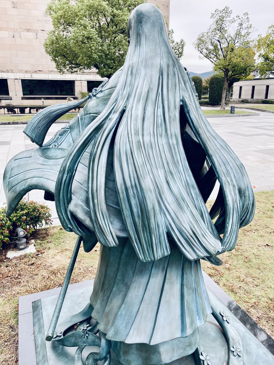 cityfukuyama's tweet image. 【あなたの“推し”は誰ですか？】
11/4は #いい推しの日 💘
江雪左文字に夢中な職員（city.fukuyama.hiroshima.jp/site/miryoku20…）による刀剣男士 江雪左文字像の推しポイントは、風になびく髪や袈裟が印象的な後ろ姿！
江雪左文字推しのみなさん、福山市に何度でも会いに来てくださいね🙌