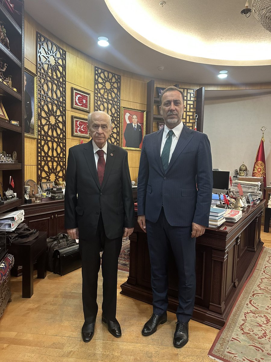 Türk Dünyasının Bilge Lideri Genel Başkanımız Sn.Devlet Bahçeli’yi ziyaret ettim.Kabulleri için şükranlarımı sunuyorum.Var Olsunlar!