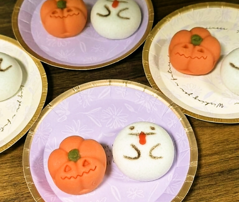 Nifs_jp's tweet photo. #ハロウィン和菓子🍵なんかつんつんしたくなるおやつ🤣こういう時に食器まで気を遣えるのが素晴らしいですね😌
#京都府 #特養 #ハロウィン🎃 #スイーツグランプリ https://t.co/eIYUgQMIOp
