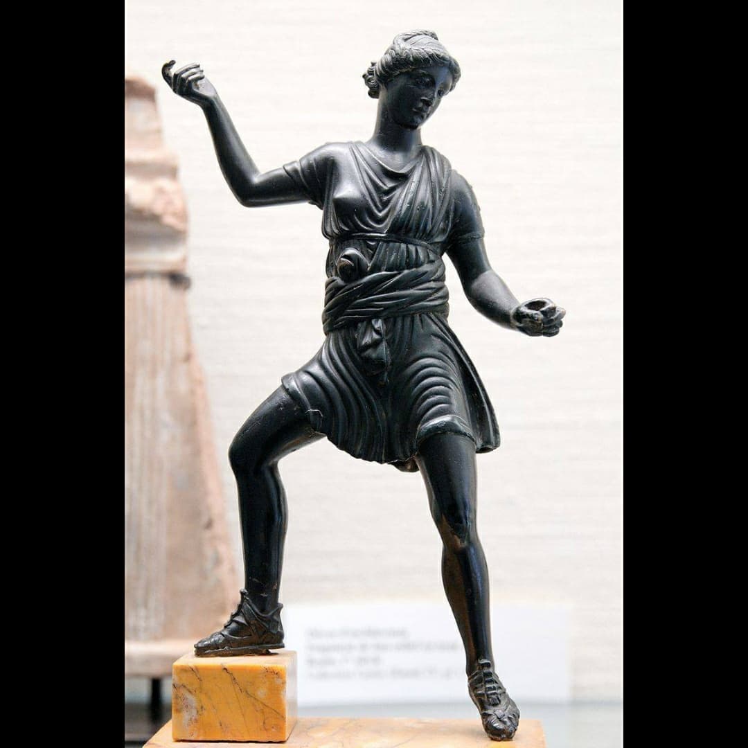 Happy Kalends of #November ! Originally the 9th month in the #Roman year, it became the 11th with the Julian reforms. It was under the guardianship of #Diana, goddess of the hunt, moon, childbirth, forests &amp; the Underworld. The Plebeian Games &amp; a festival for Isis happened in Nov