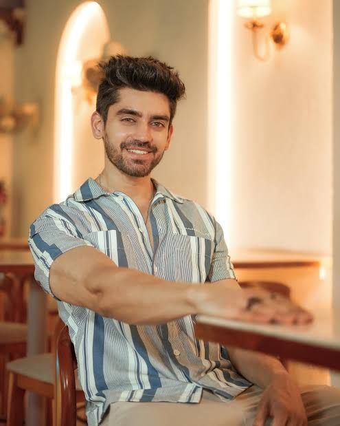 Dil_Nahi_Dimag's tweet photo. Whom will you support now in #BiggBoss18 after the wild card entry?

Like ❤ for #AvinashMishra
RT 🔄 for #digvijayrathee

#BiggBoss
#BB18 
#WeekendKaVaar https://t.co/OxB2WJa16U