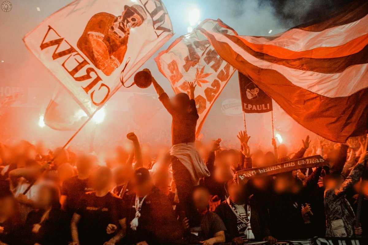 UltraFCSP2002's tweet photo. Unsere Fotos vom Auswärtsspiel in Dortmund sind online. #fcsp https://t.co/DRT4DHMJtg https://t.co/DucxJ3lzHc