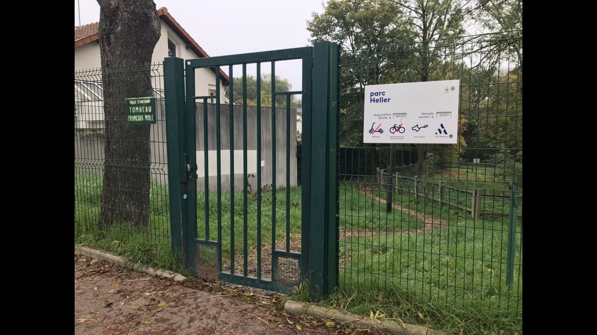 francoisbecker's tweet photo. Bonjour @VilleAntony y a-t-il une raison pour laquelle la sortie nord du Parc Heller est restée fermée toute cette semaine ? Les autres entrées du parc sont ouvertes. https://t.co/gVcoexjYX4