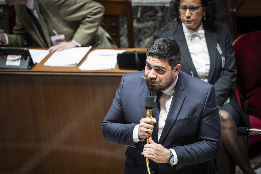 Pendant le COVID et le confinement, les écoles ont été fermées. 100% des professeurs obligés de rester chez eux.

Et bien ce sont les chiffres qu'a utilisé <a href="/guillaumekasba/">Guillaume Kasbarian</a> pour justifier la hausse de l'absentéisme chez les fonctionnaires !!