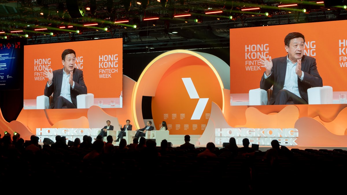 linklogis's tweet photo. On October 28, Charles Song, Founder, Chairman, and CEO of Linklogis, was invited to HKFTW, where he shared the stage with Benjamin Hung, President, International, Standard Chartered, and Chris Cox, Global Head of Trade and Working Capital Solutions, Services, Citi. https://t.co/FCm3hemquG