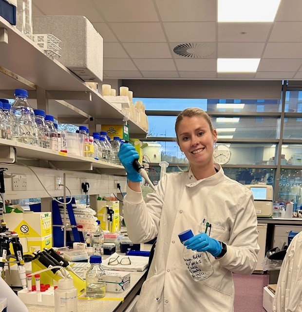 Molecular & Clinical Cancer Medicine (MCCM) (@livunicancer) on Twitter photo Today meet <a href="/e_hargreaves0/">Eleanor Hargreaves</a> #FridayFaces
Eleanor is a final year PhD student with <a href="/zech_lab/">ZechLab</a> & Igor Barsukov <a href="/LivUniISMIB/">Inst of Systems, Molecular & Integrative Biology</a>
Eleanor studied Biomedical Sciences at <a href="/LJMU/">Liverpool John Moores University</a>, before moving to <a href="/LivUni/">University of Liverpool</a> Today meet <a href="/e_hargreaves0/">Eleanor Hargreaves</a> #FridayFaces
Eleanor is a final year PhD student with <a href="/zech_lab/">ZechLab</a> & Igor Barsukov <a href="/LivUniISMIB/">Inst of Systems, Molecular & Integrative Biology</a>
Eleanor studied Biomedical Sciences at <a href="/LJMU/">Liverpool John Moores University</a>, before moving to <a href="/LivUni/">University of Liverpool</a>