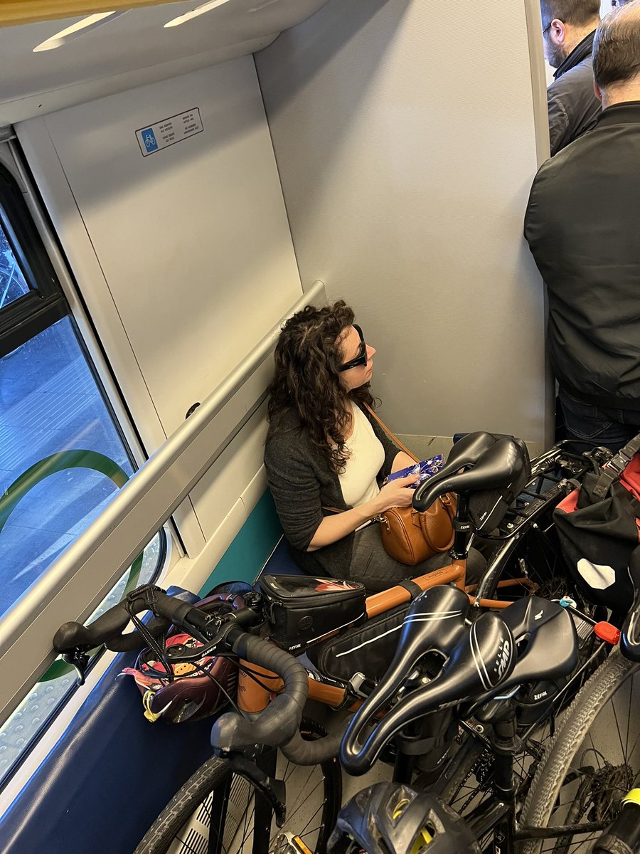 tapantanic's tweet photo. @quot_molise treno regionale R5113 da Roma termini a Isernia. Questa è la situazione. Inoltre l’unica toilette è fuori servizio. Vergogna! https://t.co/PrIMi6saRG