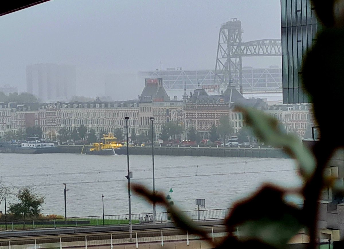Havendienst voorziet Brandweer van bluswater voor woningbrand