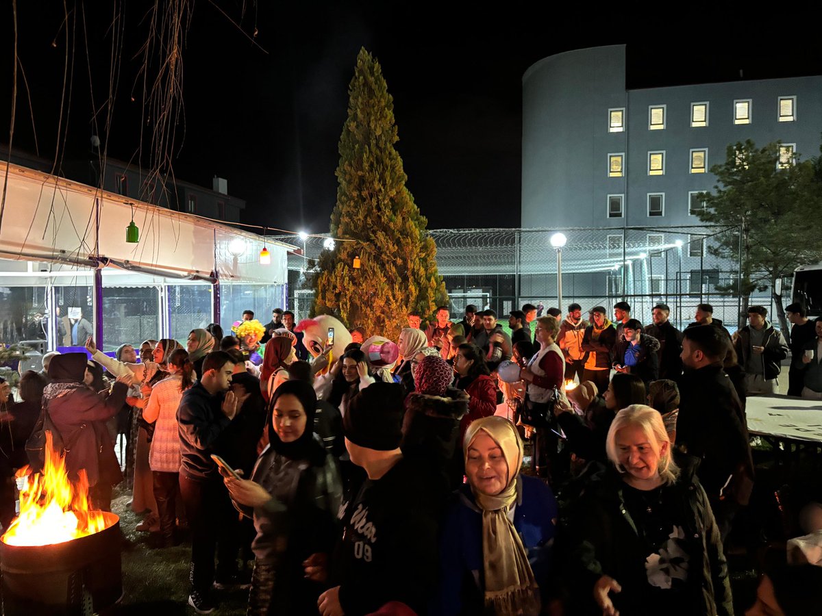 Afyonkarahisar’da bir araya gelen Afyonlu ve Malatyalı özel gençlerimiz, +1 Oyun Arkadaşım Projesi ile dostluğun ve sevginin gücünü gösterdi.Tınaztepe Yurdu'ndaki etkinlikte,samimiyetin,dayanışmanın en güzel örneklerine tanık olduk.Emeği geçenlere yürekten teşekkür ederim
@oa_bak
