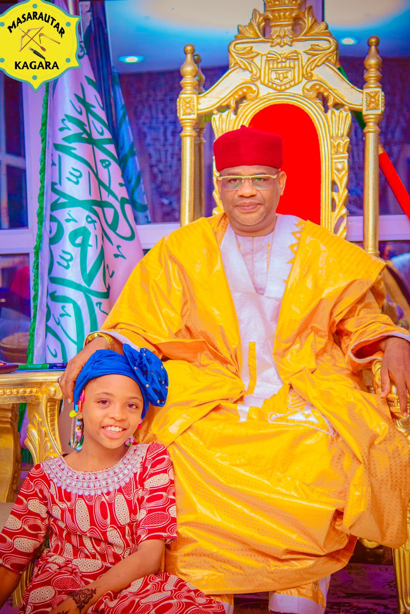 Sarkin mu malamin mu sarkin mu ahbin Alfaharin mu sarkin mu ahbin koyin mu Allah ya tsare mutunci ka da Martaban ka uban kasa