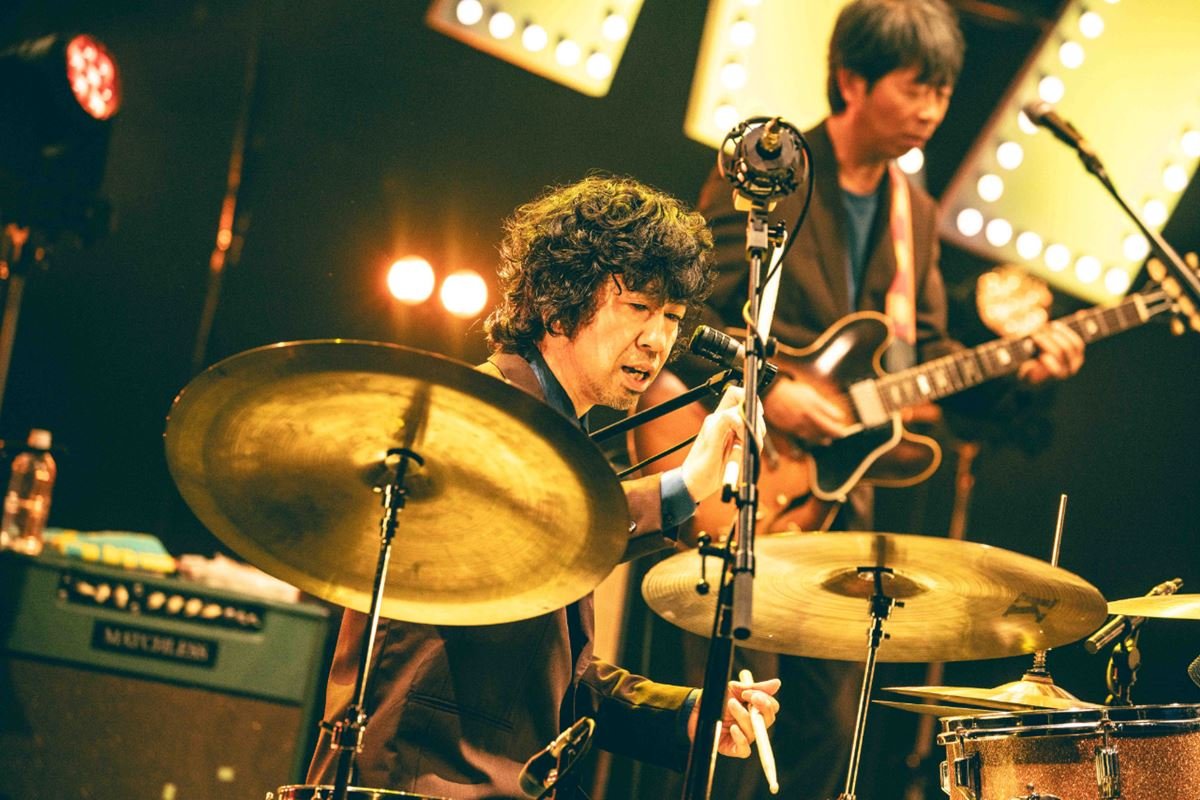 OngakuPia's tweet photo. ウルフルズ約2年ぶりホールツアー��ファイナル公演オフィシャルレポート「永遠にこんなツアーが続くようにこれからもがんばります」（写真13枚）
https://t.co/4no0RnfdSO

@ulfuls_official #ウルフルズ #ツーツーウラウラツー https://t.co/XNdgjGMrLd