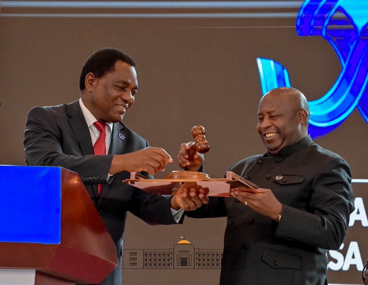 Uwihayedidier's tweet photo. Je félicite chaleureusement SE @GeneralNeva ,Père de La Nation,Ma Patrie Le 🇧🇮 pr la présidence du #COMESA, dès ce 31/10/ 2024.Une historique clée pr la  Nation. Je vous souhaite  un mandat fructueux.Que la Sagesse Divine continue à  vs accompagner ds votre vision 2040-2060. https://t.co/RWupDQiHKj