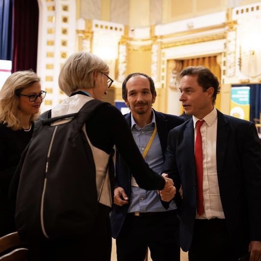Ambrela_org's tweet photo. Fotografie a video-záznamy zo všetkých 4 diskusných panelov a 4 deep talkov z našej októbrovej konferencie Ambrela Development Forum #ADF2024 sú už na webe k opätovnému pozretiu: https://t.co/rUnWF2TsPR
#ambrela #Conference #aid #ambrelaDevelopmentForum #ADF #SR #EU #ODA #CSO https://t.co/njHtTP5eao