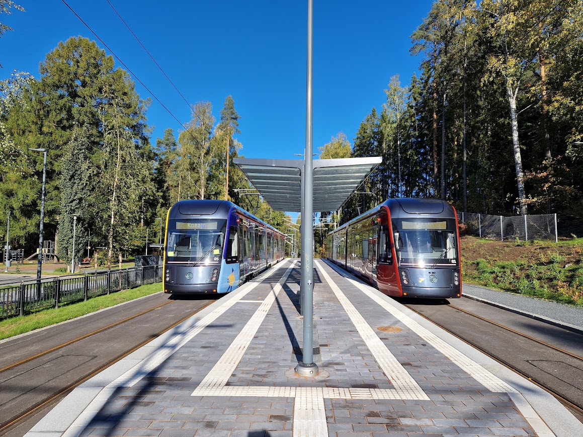 treratikka's tweet photo. Hyvää marraskuuta! Raitiotietyöt osalla 2 valmistuvat kovaa kyytiä, sillä hankkeen valmiusaste on jo 95%! 🥳 

Marraskuussa Näsisaaressa viimeistellään rakentamistöitä ja aloitetaan koeajot 🙌 Lisää kuulumisia: https://t.co/Oh71xgS5BC
#Raitiotieallianssi #TampereenRatikka #osa2 https://t.co/RqteZiDnmB