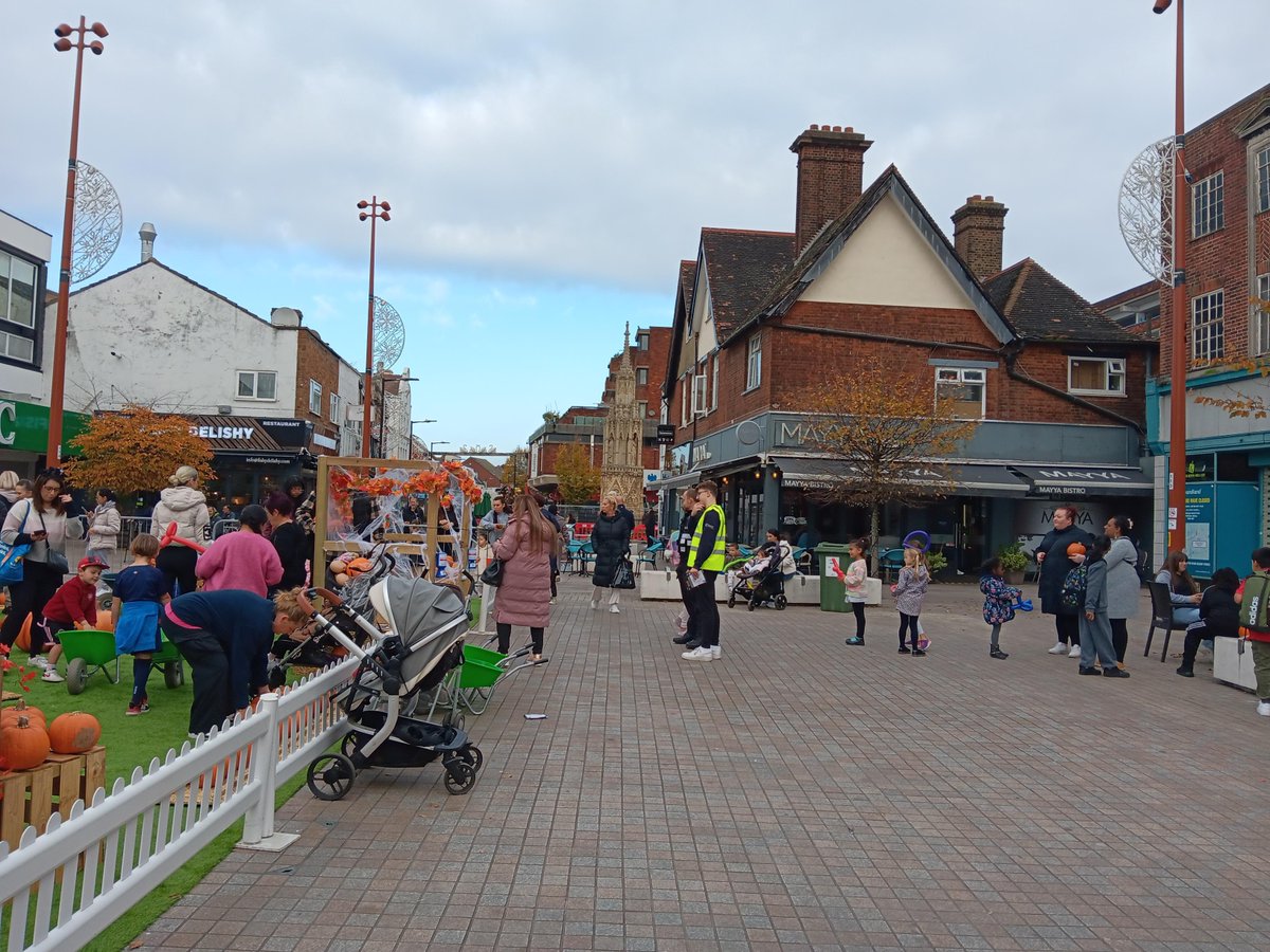 LoveWXHerts's tweet photo. We'd like to say a big thank you to everyone who attended the Halloween Pumpkin Patch yesterday 👻🧛🥳

The day was a roaring success and a good time was had by all. So once again, thank you to the entertainers, helpers, residents and visitors who made the day so special ❤️ https://t.co/U6C93JDr9Y