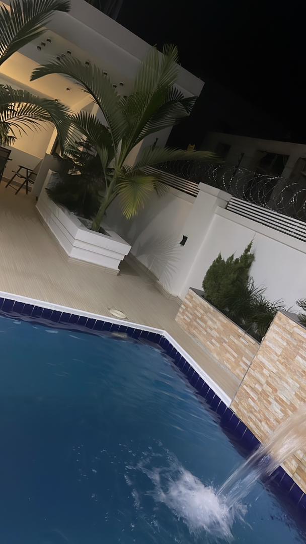 NGPropDeals's tweet photo. FOR #RENT

Executive &amp; Standard 3 #Bedroom fully furnished apartment with pool. 

LOCATION: #Lugbe by Voice of Nigeria Abuja. (in an Estate) 

Rent : N8m 
SC: N300k 
Caution: N500k
Agency/legal: 15%

#AbujaCommunity #abujalife #abujarealtors #abujahomes #abujaforrent https://t.co/r9ttMcz6hu