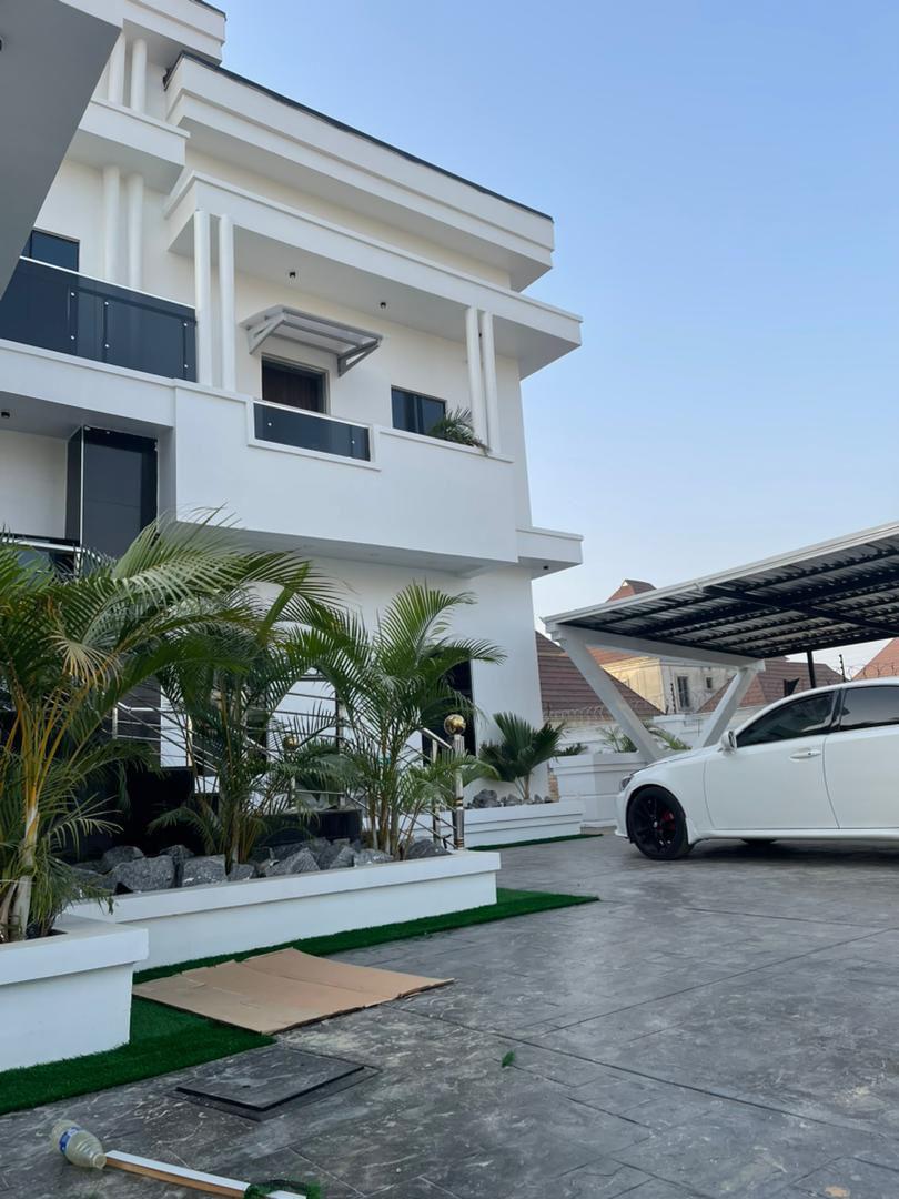 NGPropDeals's tweet photo. FOR #RENT

Executive &amp; Standard 3 #Bedroom fully furnished apartment with pool. 

LOCATION: #Lugbe by Voice of Nigeria Abuja. (in an Estate) 

Rent : N8m 
SC: N300k 
Caution: N500k
Agency/legal: 15%

#AbujaCommunity #abujalife #abujarealtors #abujahomes #abujaforrent https://t.co/r9ttMcz6hu