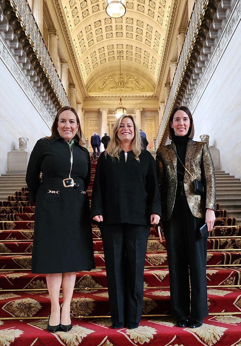 La Sénatrice Olivia Richard nous a fait l'honneur de nous accueillir au Palais du Luxembourg pour un déjeuner de travail. L'ambassadrice <a href="/filartigacyn/">Cynthia Filártiga Lacroix</a> et la première secrétaire <a href="/MonicaCepede/">Mónica Cepede</a>, au nom du #RéseaudeFemmesDiploLatamenFrance ont présenté des activités à venir.