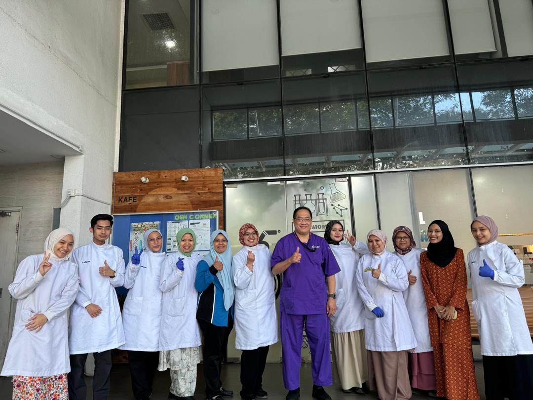 dr_dublin's tweet photo. Visited Lablink Myocology Lab today- Malaysia's first private mycology lab. Pix with microbiology lab staff as well as the 4 mycology lab staff.

Medical mycology is still relatively underdeveloped.  Hope, this will pave the way for better diagnostics &amp; therapeutics. https://t.co/2UHsYj9j6p