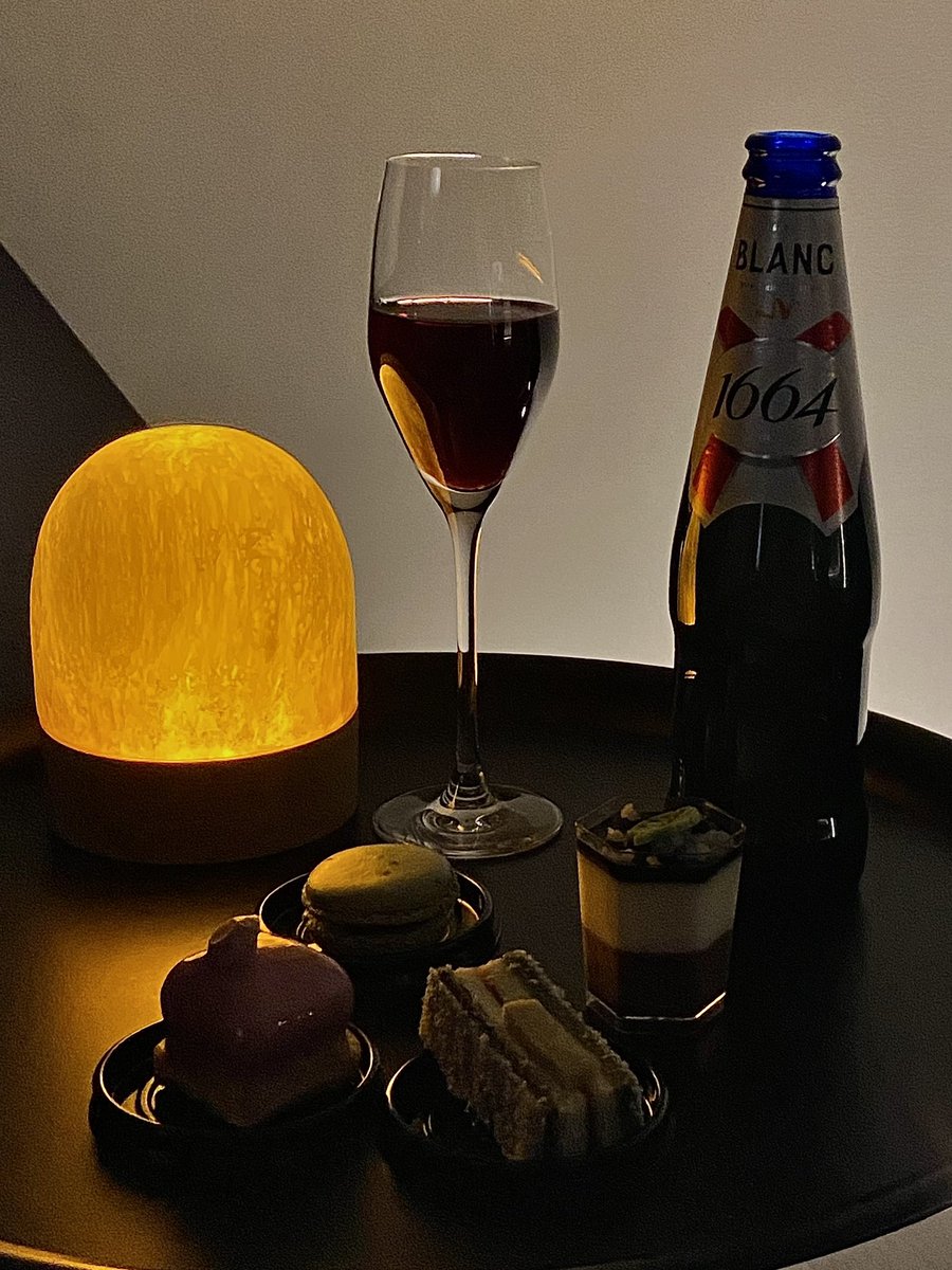 Chelsea_iceice's tweet photo. 🃏🥂🫕 https://t.co/KnlGg98Szy