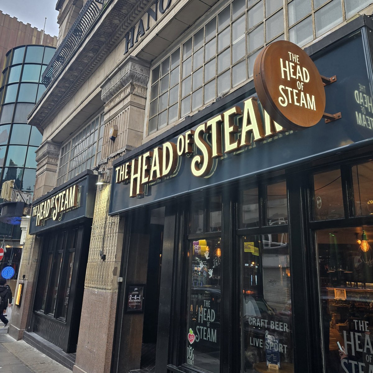 HOS_Liverpool's tweet image. Out with the old, in with the new!

We've had a bit of a face-lift, come and check it out this weekend.

#theheadofsteam #craftbeer #livesport #livemusic#liverpool
