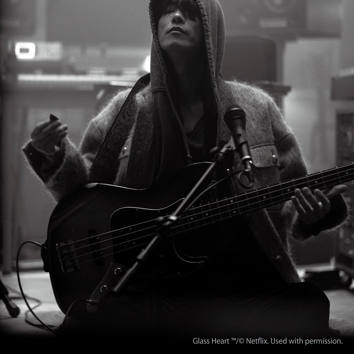 modelpress's tweet image. 佐藤健、2025カレンダー決定✨
11月1日～13日発売

Netflix「グラスハート」
撮影カットからセレクト💬

🔻写真・記事詳細
mdpr.jp/news/4415526

#佐藤健 #グラスハート #佐藤健カレンダー