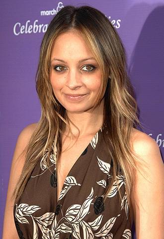 tatoo_niki_'s tweet photo. ニコール・リッチー(Nicole Richie)
その波乱万丈な人生から、元祖お騒がせセレブとして知られるニコール・リッチー
日本の若い女性たちの間でも「好きなセレブ」として人気でファッション誌業界からもひっぱりだこ。
#麻酔クリーム #TKTX #タトゥー #tattoo #ニコール・リッチー https://t.co/zHR8bNeBIf