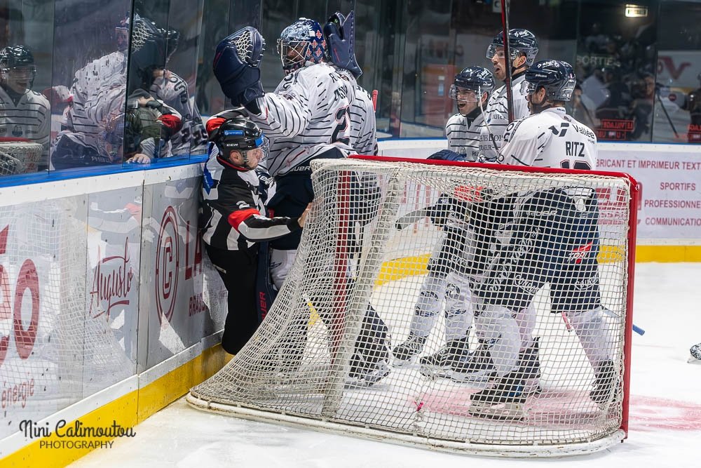 📷 Retour en images pour <a href="/hockeyarchives/">🏒 Hockey Archives 🏒</a> sur le match de la 12e journée de <a href="/LigueMagnus/">Synerglace Ligue Magnus</a> : <a href="/BoxersBordeaux/">Boxers de Bordeaux</a> vs <a href="/DucsdAngers/">Les Ducs d'Angers</a> : flickr.com/gp/ninicalimou…