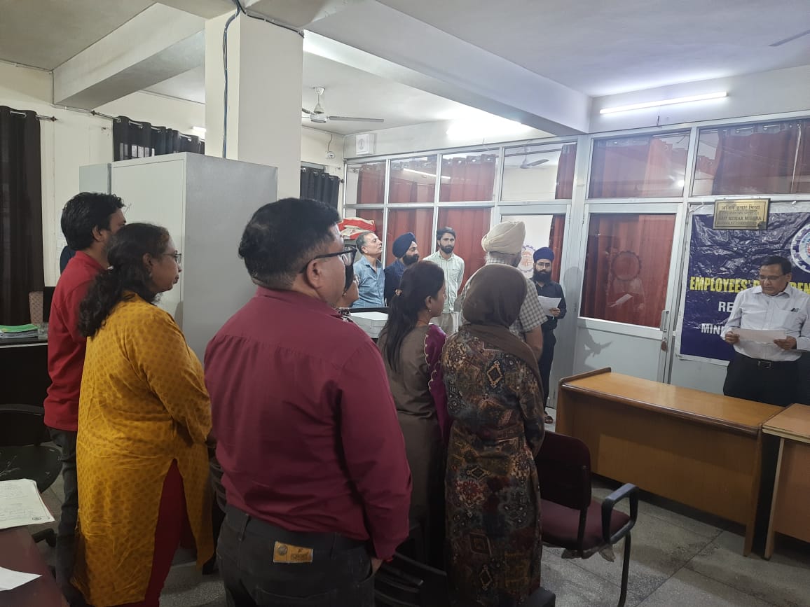 EPFOJAMMU's tweet photo. EPFO RO Jammu officials actively participated in the Integrity Pledge taking ceremony on the occasion of Vigilance Awareness Week-2024.  #VigilanceAwarenessWeek #Vigilance2024 #NationOfIntegrity #IntegrityForProsperity #EPFOwithYou #HumHainNaa #EPFO #EPF #ईपीएफओ #ईपीएफ https://t.co/S6ggqA7j6P