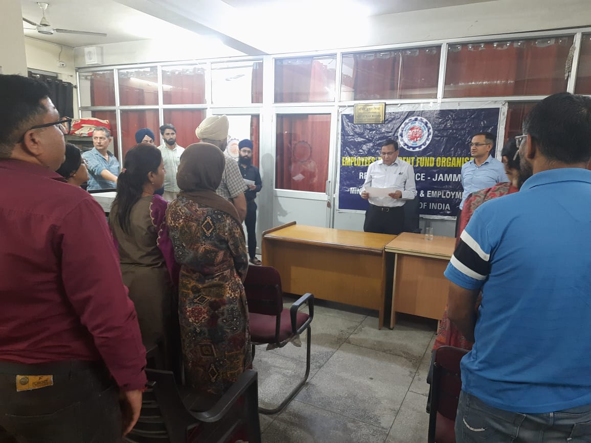 EPFOJAMMU's tweet photo. EPFO RO Jammu officials actively participated in the Integrity Pledge taking ceremony on the occasion of Vigilance Awareness Week-2024.  #VigilanceAwarenessWeek #Vigilance2024 #NationOfIntegrity #IntegrityForProsperity #EPFOwithYou #HumHainNaa #EPFO #EPF #ईपीएफओ #ईपीएफ https://t.co/S6ggqA7j6P