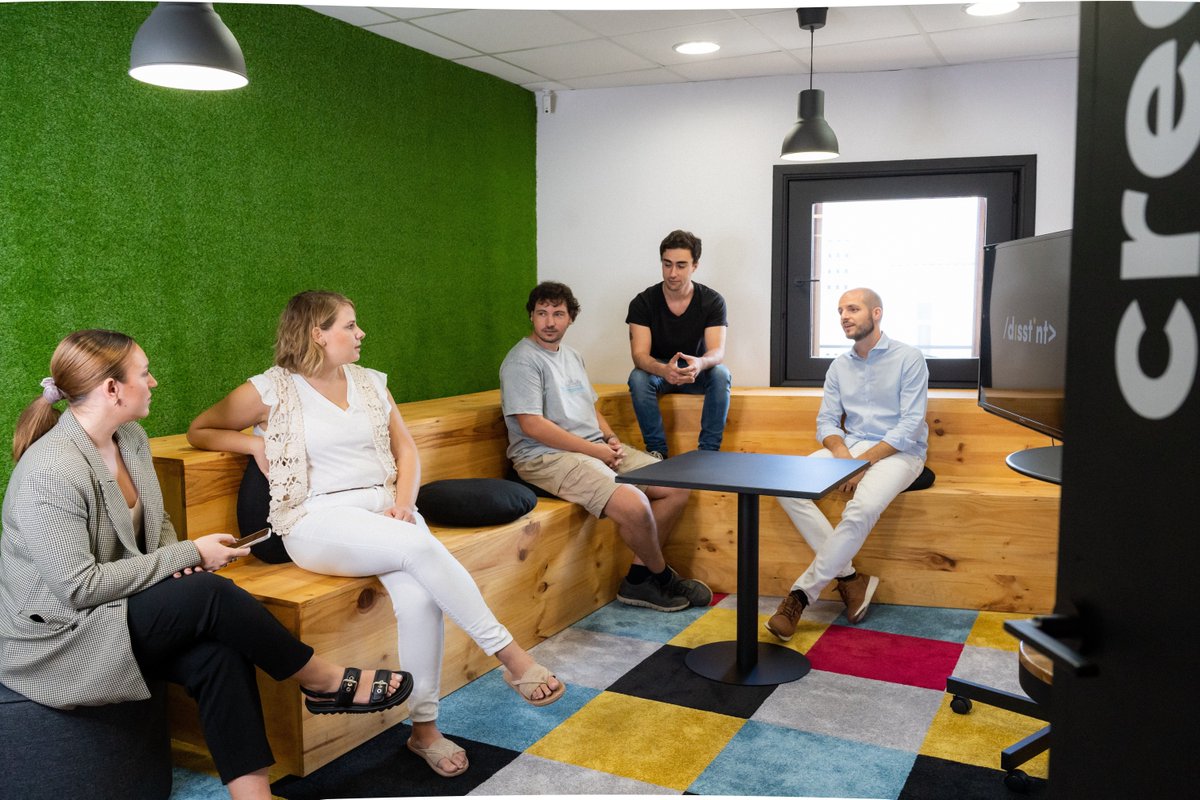 💡 Donde las ideas cobran vida 💡

Nuestra sala creativa es más que un espacio; es donde transformamos ideas en estrategias.

🌟 En Disstint, creemos que un buen entorno marca la diferencia en el proceso creativo. 🚀

#Disstint #EspacioCreativo #Innovación #TrabajoColaborativo