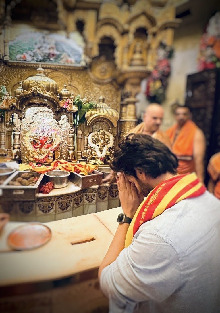 TheAaryanKartik's tweet photo. Thank you Bappa for My biggest Friday ❤️
#Gratitude 🙏🏻 https://t.co/bPfvlaLQEb