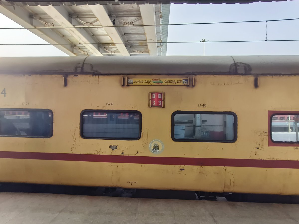 seadot_p's tweet photo. Sorry state of the boogies for most busy and money making route for Indian Railways. 12619/12620 Matysagandha Express @railcomplaint @RailMinIndia
@KonkanRailway @incredibleindia @GMSRailway

#Travel #Railway #NeedsImprovement https://t.co/AzLC6oPuqF