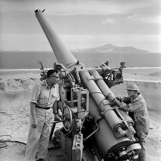 بطارية الصواريخ المصرية على جزيرة تيران المصرية لمنع عبور السفن الإسرائيلية لقناة السويس
جزيرة تيران الــمـــصــريــة، نوفمبر 1956