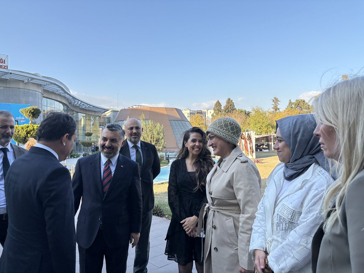 PartiBornova's tweet photo. Kültür Yolu Festivali kapsamında düzenlenen “Sokak Lezzetleri Kısa Film Yarışması” ödül töreninde, RTÜK Başkanı sn. @ebekirsahin beyefendi ile birlikteydik.

@aysekesir 
@Bilalsaygili 
@EmelDalkirann https://t.co/FMl6zSzAwO