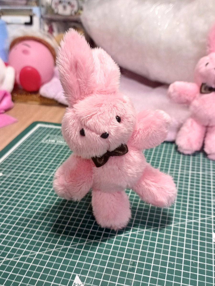 📺괴담출근 표지 공개된 기념
착한친구 버전 브라운 인형 1마리를 나눔합니다!
팔 다리 귀에 와이어가 들어있어 다양한 포즈를 잡을수 있으며
크기는 대략 귀 제외 11센치입니다

당발은 4일
택배비만 내주시면 되며 당첨자분 최신화 구매인증 받을예정이에요

다들 괴담출근 많이 봐주시길!