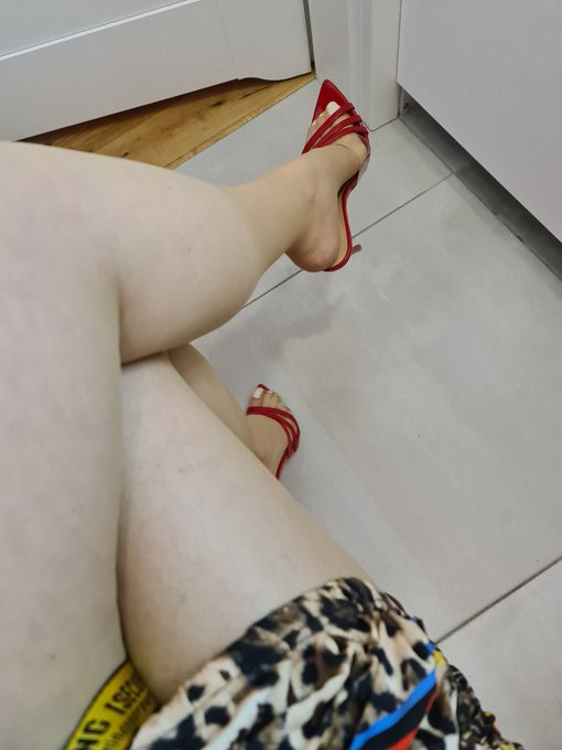 What do you think about My red heels on Foot Fetish Friday?  Tell Me below! https://t.co/0F7ImFuR52<a href="/tag/footfetishfriday"class="tags"><span>#footfetishfriday</span></a>