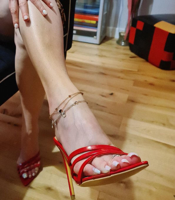 What do you think about My red heels on Foot Fetish Friday?  Tell Me below! https://t.co/0F7ImFuR52<a href="/tag/footfetishfriday"class="tags"><span>#footfetishfriday</span></a>