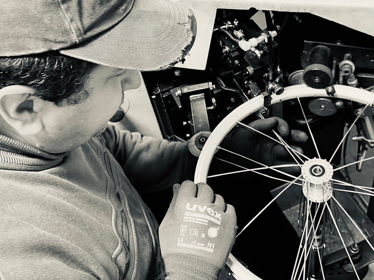 Yes, we do build our wheels in-house! Or rather Eugene does, captured here hand-lacing at the #Pashley factory in #StratforduponAvon.

When we say every Pashley is hand-crafted in Britain, we really do mean it.

#FactoryFridays #MadeinBritain #Britishbikes #Handmadebikes
