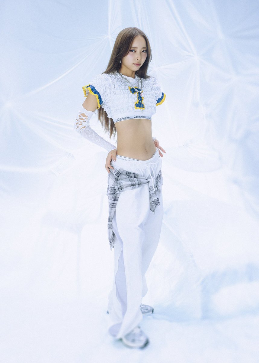 official_myera's tweet photo. 𝙆𝙤𝙩𝙤 

⎯⎯⎯✦⎯⎯⎯

MYERA Debut Single 
Lie ライ Lie ライ / Be Naked

➤𝟮𝟬𝟮𝟱.𝟬𝟭.𝟬𝟭 𝙍𝙀𝙇𝙀𝘼𝙎𝙀

https://t.co/fgsYfrbBwB

#MYERA #マイラ #마이라 #Koto #コト
#MYERA_Lie #LieライLieライ #BeNaked https://t.co/2LplVeH27M