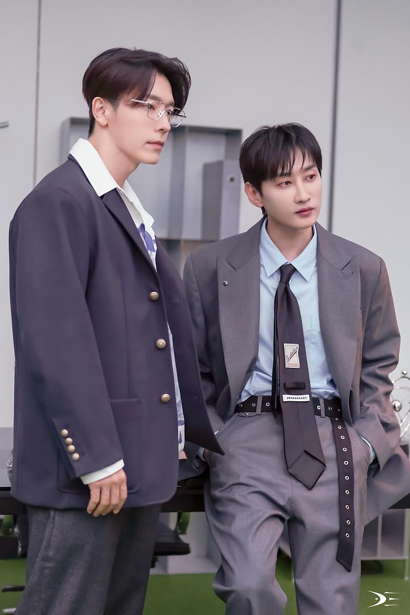 Eunhae0404_1510's tweet photo. [📸] #SuperJuniorDnE MINI 6th ALBUM [INEVITABLE] “Go High” MV shooting-behind 

✨Office Concept✨ 🕴️

🔗 https://t.co/S29prKQkmI
#DONGHAE #EUNHYUK
#INEVITABLE #Go_High https://t.co/eyqNnT2IGM