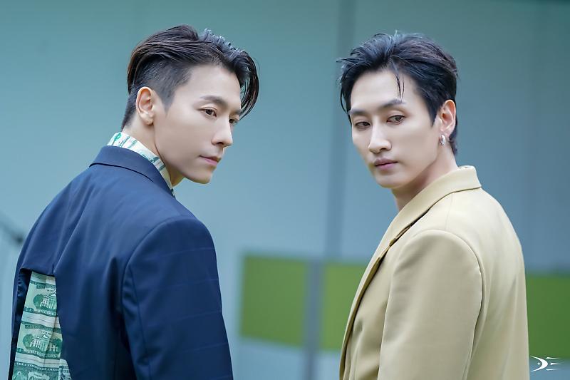 Eunhae0404_1510's tweet photo. [📸] #SuperJuniorDnE MINI 6th ALBUM [INEVITABLE] “Go High” MV shooting-behind 

✨Office Concept✨ 🕴️

🔗 https://t.co/S29prKQkmI
#DONGHAE #EUNHYUK
#INEVITABLE #Go_High https://t.co/eyqNnT2IGM