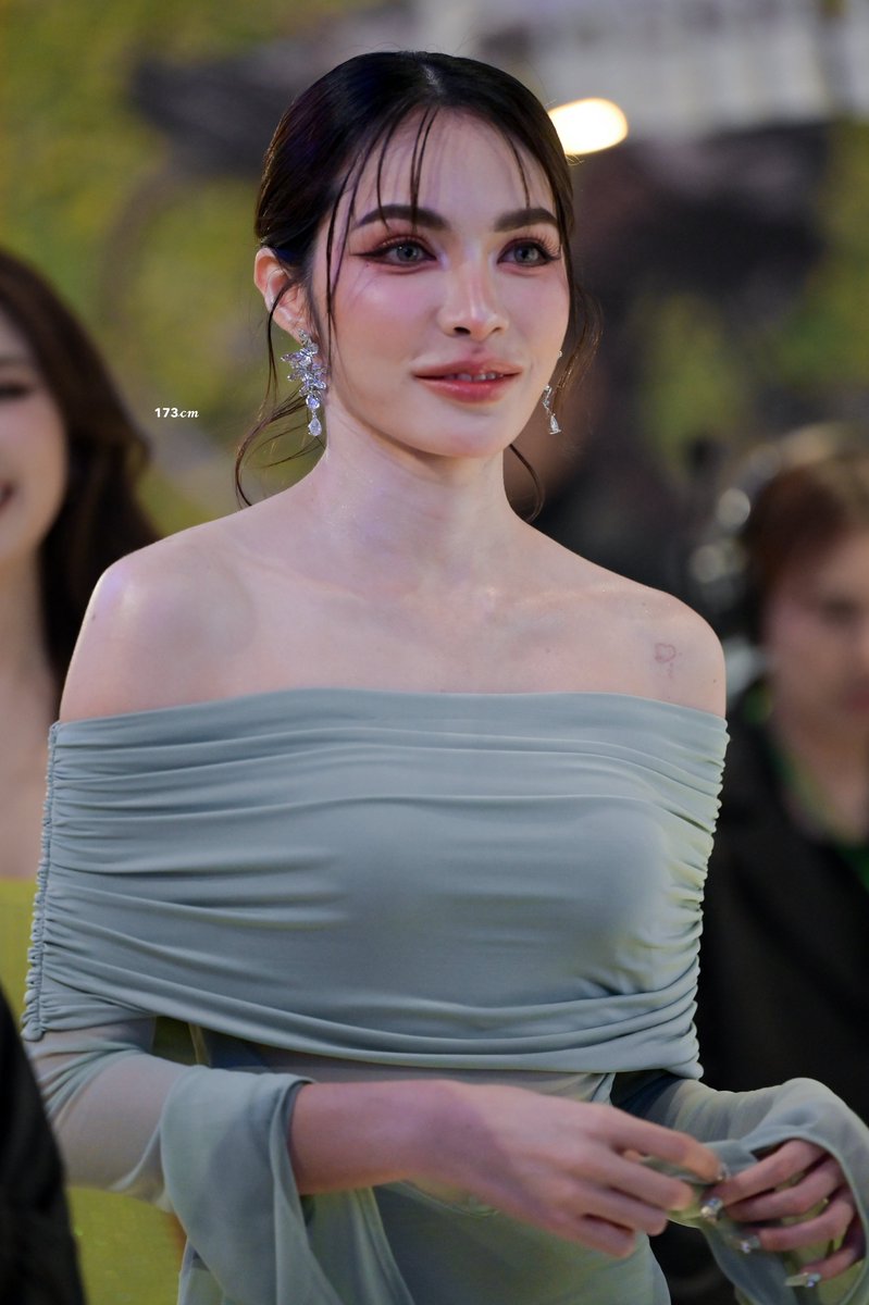 173cmmm's tweet photo. สวยเกินบรรยาย💚 @itscharlotty 

 #iQIYIiJOYTH2025xENGLOT https://t.co/8FBVoilvot
