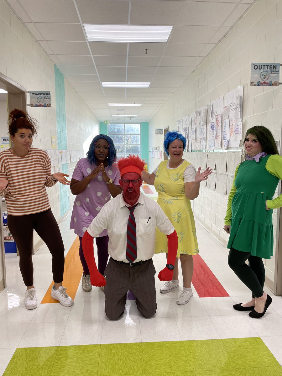 Mrs. Smith tweet media