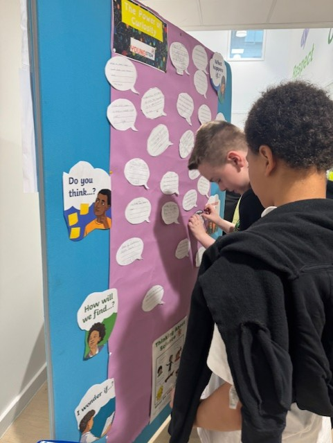 CedarbankSchool's tweet photo. We have started a curiosity board as part of #YoungSTEMLeaderWeek Everyone has come up with a fabulous question #PowerOfCuriosity #effectivecontributors https://t.co/zUR3ICliOU
